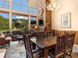 Epic view condo with fireplaces & close to everything โรงแรมในพาร์คซิตี