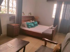 RAOOF HOTEL, khách sạn ở Mahajanga