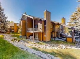 Alpine Gem - Pools Hot Tubs Tennis - Walk 5 Mins to Lift & 8 Mins to Dining, hotel a Park City