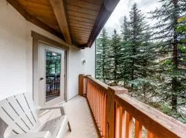 Warm & Welcoming Condo with Free WiFi Access to Pools Hot Tubs