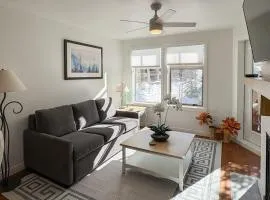 Cozy mountain-view condo with shared hot tub pool & more - walk to ski lifts