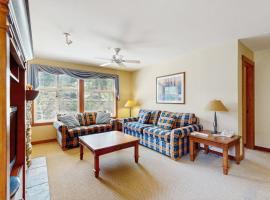 Ski-in - ski-out condo with mountain view shared hot tub pool & resort amenities, hotel in Solitude