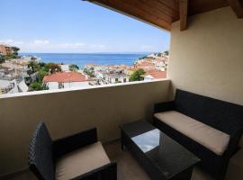 Delfini Hotel, готель у місті Menídion