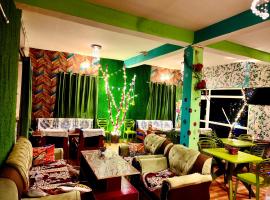 Batohi hotel cafe & Restaurant, hotel en Devaprayāg