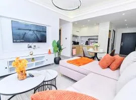 Luxe retreat 1Br near junction mall Pool,Gym,Fast WiFi