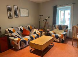 Charming Apartment with Jacuzzi Bathtub, hotel u gradu Šo de Fon
