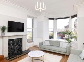 Detached House with Sea Views & Parking, hotelli kohteessa North Berwick