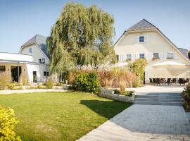 Ringhotel Landhaus Nicolai "Hotel Garni", hotel with parking in Lohmen