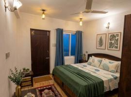 Batohi hotel cafe & Restaurant, hotel u gradu Devaprayāg