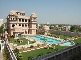 Hotel Castle Mandawa, hotel with parking in Mandāwa