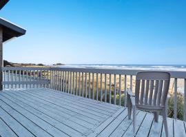 Dog-friendly oceanfront condo with beach access fireplace large deck-EV charger, hotel em Bandon