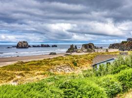 Inviting dog-friendly studio with unobstructed ocean views, hotel em Bandon