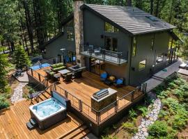 A modern mountain retreat designed for gathering comfort and connection, hotel di Black Butte Ranch