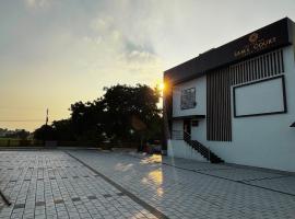 The Sam's Court Elite Stay, viešbutis mieste Tiruvallarai
