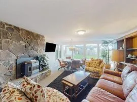 Ocean view 70s-themed home with beach access grill funky interior & W&D