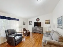 Dog-friendly single-level home with ramp entry access firepit W&D and WIFI