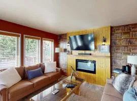 Coastal retreat with ocean views patio WiFi streaming