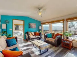 Gorgeous dog-friendly coastal escape with private hot tub patio & amazing views