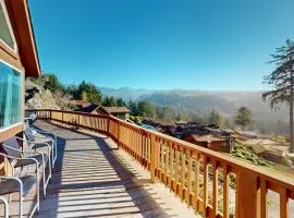 Gorgeous dog-friendly coastal escape with private hot tub patio & amazing views