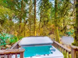 Dog-friendly cabin near beach with private hot tub grill patio streaming AC