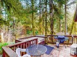 Dog-friendly cabin near beach with private hot tub grill patio streaming AC