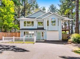 Spacious home with fenced yard deck grill fast WiFi & game room