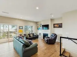 Charming home with ocean views patio BBQ grill WiFi W&D walk to beach