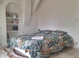 Sur le Chemin d'Arles, hotel i Lescar