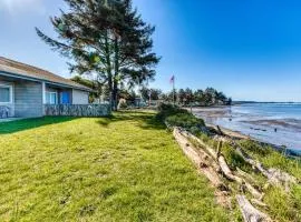 Cute Waterfront Cottage with Private washer&dryer & Wonderful Views of the Bay
