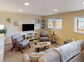 Full duplex with patio-deck mountain views washer&dryer dogs allowed