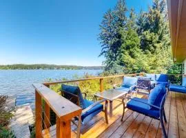Lakefront dream with private hot tub dock kayaks pedal boat & amazing views