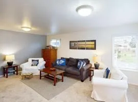 Dog-Friendly Home Close to the Beach