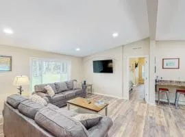 Modern spacious home near the bay with grill washer&dryer & large yard