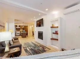 Stunner apt with fireplace grill partial ocean views & partial AC