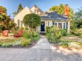 Cheerful home with patio & yard - walk to parks trails & Hayward Field