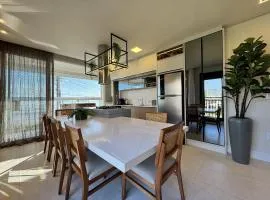 Sonho de Palmas 102 - Apartamento de frente para o mar na bela praia de Palmas, com 3 dormitórios, sendo 2 suítes