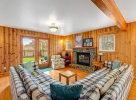 Spacious Cottage with Enclosed Yard - Walk to the Beach Weddings Welcome