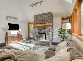 Expansive golf-view getaway with private hot tub pool fast WiFi & game room