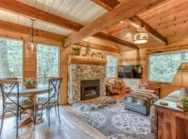 2-story mountain cabin with loft and fireplace deck streaming washer&dryer