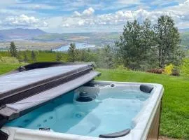 Dog-friendly hilltop estate with fireplace & incredible Columbia River view