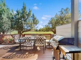 Cozy Townhouse Overlooking 1st Tee - access to Eagle Crest Resort Sports Center