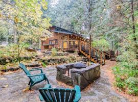 Charming Home with Free WiFi washer&dryer Wood Fireplace and Furnished Deck, hotell sihtkohas Sandy