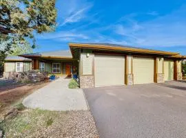 Cozy home with gas fireplace private hot tub & gas grill - in great neighborhood
