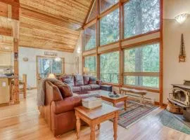 Gorgeous home with views of the river fireplace washer&dryer & dog-friendly