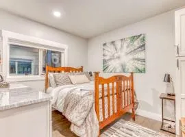 Inviting studio with kitchenette & scenic forest setting