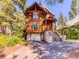 Beautiful mountain retreat with 2 suites & bunkroom walk to dining & amenities