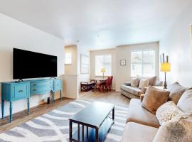 Dog-friendly condo with river views private W&D full kitchen & great location, Hotel in Florence