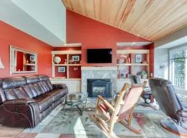 Refined golf course resort home on the fairway with a private hot tub