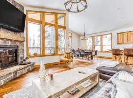 Beautiful Modern Alpine Home - Private Hot Tub Gas Fireplaces Walk to Dining