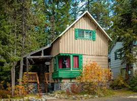 Cozy Mountain Cabin with Full Kitchen - Close to Town Skiing & Hiking Trails